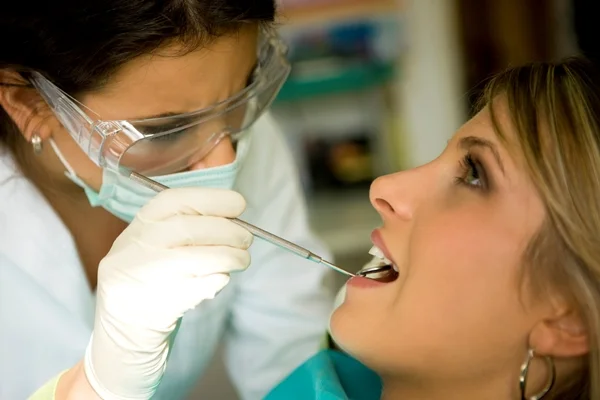 Βρείτε έναν οδοντίατρο για οδοντιατρικό έλεγχο