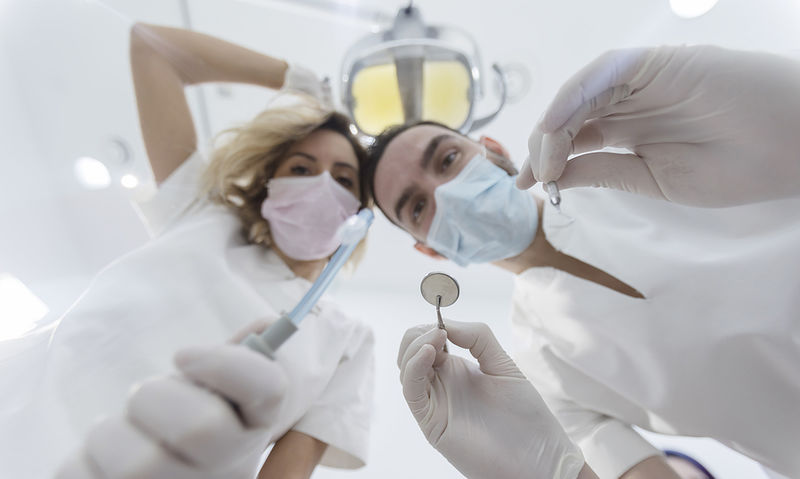 Πώς βρίσκουν οι οδοντίατροι κοιλότητες;